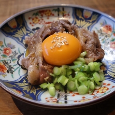 コウネのタレ炙りユッケ