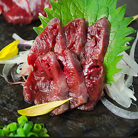 牛骨おでん・焼き鳥・熊本産直送馬肉・新鮮な魚料理も味わえる大衆酒場！