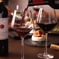 常時50種類を超えるソムリエ厳選のワインがお手軽に♪