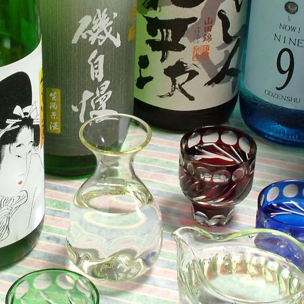 日本酒や焼酎など豊富に取り揃えてあり、お料理に合ったお酒を選んでもらうのも一つの贅沢。