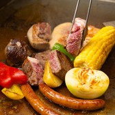 郡山ではまだ数少ない本格的な鉄板焼きスタイルを、当店で気軽に体験しませんか？目の前で焼き上がる迫力と香ばしい香り、ジュワッと響く音が食欲を刺激します。地元の新鮮な食材を使い、臨場感あふれるライブ感とともにお届けする特別なひとときを、ぜひお楽しみください。