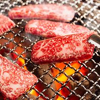 厳選したこだわりのお肉を炭火焼肉で◎