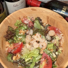 小海老とナッツのシーザーサラダ