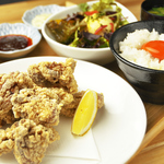 多彩な６種類の親子丼と唐揚げ＆濃厚卵かけご飯定食！７５０円～