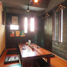 9名様までご利用いただけるお座敷席を1箇所ご用意しております。様々なシーンでご利用いただけるお席となっております。ゆったりと過ごせるお座敷席でこだわりの焼き鳥をお楽しみいただけます。