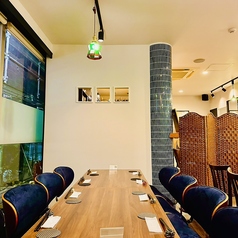 こだわりの雰囲気作り。暖かいライトはレトロな空間・おしゃれに演出♪大事な人とのお食事はお店の雰囲気を大事ですよね。