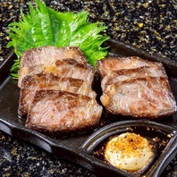 炙りとチャーハンで楽しむ、伝統の牛干し肉