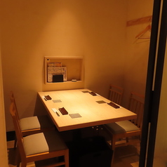 最大4名様までの完全個室をご用意しております。デートや接待などにもおすすめです。