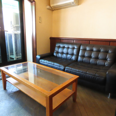 6～8名様までご利用いただけるテーブル席です。ご友人や会社の同僚、小規模宴会にも最適なお席となっております。宴会に最適なコースはもちろん、鍋や牡蠣もお楽しみいただけます。