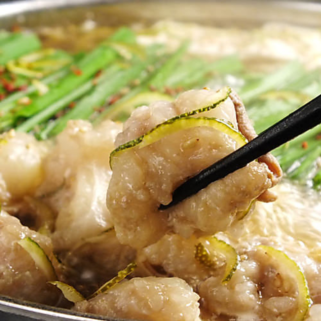 国産の生モツのみにこだわった本格もつ鍋は本場博多の味をお届け☆