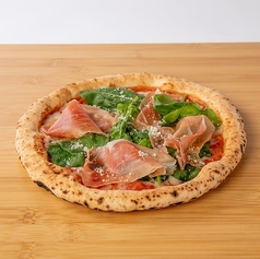 生ハムとルッコラのピザ