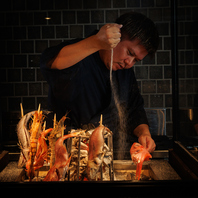 職人が丁寧に焼き上げる炉端焼き