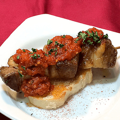 地元極選豚のモロッコ風スパイス串焼き