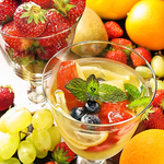 カクテルはどれも本格派。フレッシュフルーツを贅沢に使用した一杯もご用意しております。