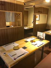 通常は個室でも窓を外せば顔を見渡せるようになってます。宴会などにおすすめです!!