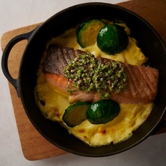 北海道　時鮭(ときしらず)と芽キャベツの山椒バターオーブン焼き