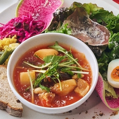 豚肉と白いんげん豆のごろごろミネストローネ&生ハムサラダ、有機オニオンドレッシング