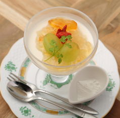 楊貴妃の杏仁豆腐 真珠の粉添え