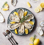 その時期に美味しい牡蠣を全国各地から仕入れています！年中楽しめるOysterbarです☆