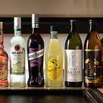 ビールや焼酎、日本酒、サワー、ワイン、ソフトドリンクなどのお飲み物は約90種類と豊富に取り揃え！