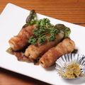 料理メニュー写真 アボカド豆苗豚バラ巻