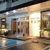 店舗前には駐車場も多数完備しております。