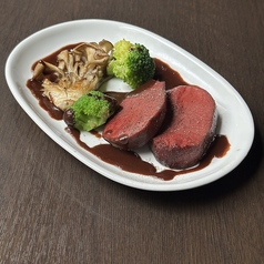 鹿肉のロースト ソースポワブラード