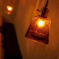 《高級感と大衆感を融合 非日常を味わえる隠れ家酒場》