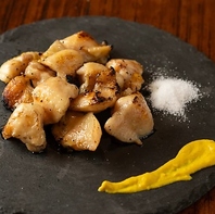 炭火の香ばしさが際立つ多彩な肉料理