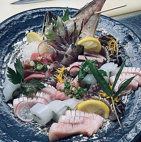 その時々の旬の魚や食材をご用意しております！飲み放題付きコースは3500円(税込)！