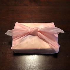 風呂敷（丁寧な提供の仕方です。）