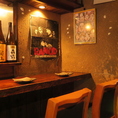 ゆったりとおくつろぎいただけるカウンター席では、もちろんお一人様のお客様も大歓迎。当店自慢の鳥料理をご堪能下さい。