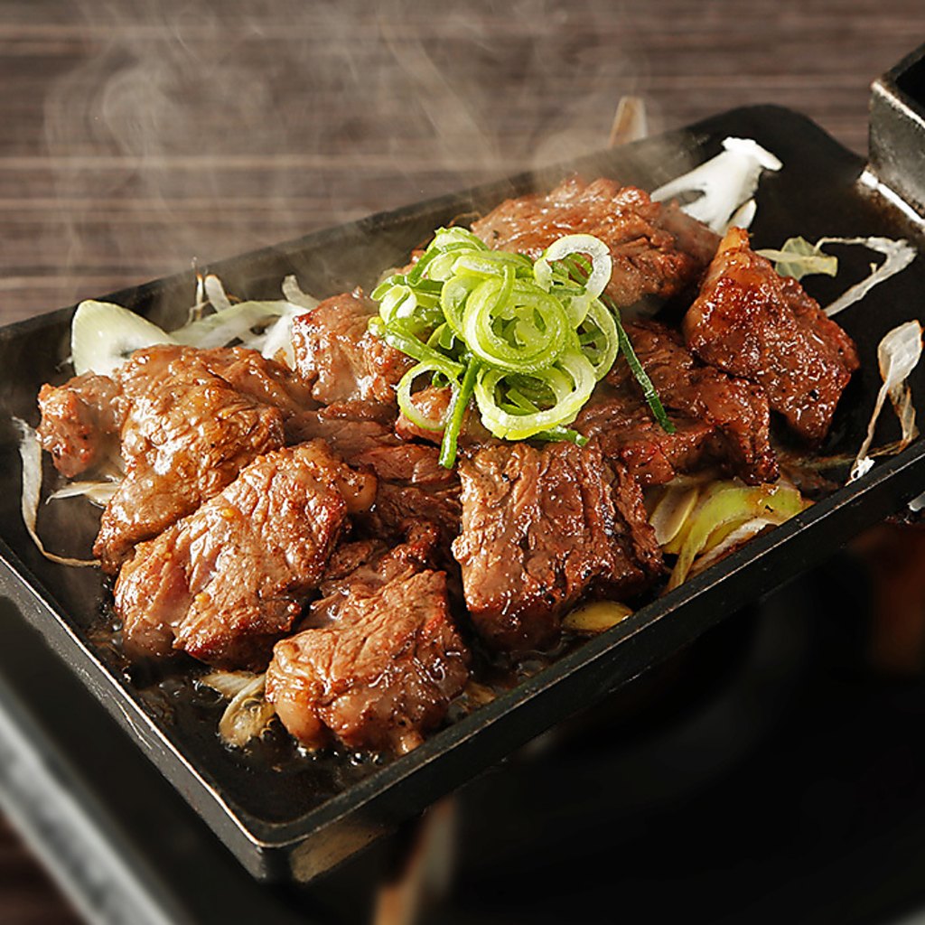 土佐備長炭で焼き上げた絶品！軍鶏の味わいと食感に炭の香り。