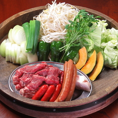 厳選ラム肉と秘伝のタレ！ジンギスカンを〆まで楽しむ♪