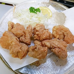 鶏の唐揚げ／手羽先唐揚げ