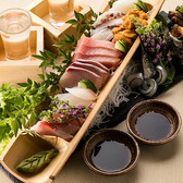伝統と革新が融合した創作和食。当店では、日本の四季を感じさせる旬の食材を用い、伝統的な和食にモダンなエッセンスを加えた料理をご提供します。見た目にも美しい盛り付けと、斬新な味わいのハーモニーが、五感すべてを満たす体験をお届けいたします。