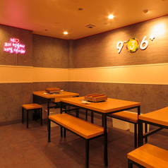 席間がしっかりと区切られているので周りを気にせずゆっくりお食事をお楽しみ頂けます。デートや女子会など各種宴会にも♪