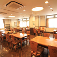 ▼落ち着いた雰囲気の2階フロアは18万円で貸切可能。会社宴会や同窓会など幅広いシーンに対応でき、周囲を気にせずゆったりとお楽しみいただけます。※写真はイメージです。