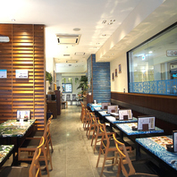 お一人様からお子様連れまで！お席のタイプも充実！