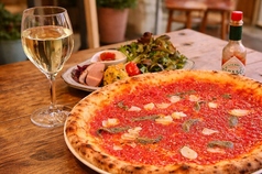 ランチに窯焼きピッツァはいかがですか♪