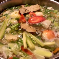 自家製の出汁で作るパエリアは絶品！