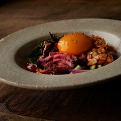 黒毛和牛ローストビーフの山椒辛みユッケ