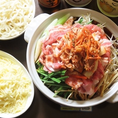 みんな大好き最強の組み合わせ！韓国風キムチーズ鍋の写真