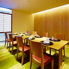 【松月の間】ご入学、ご就職、七五三等のお祝いの他、大切なお客さまをおもてなしする接待等、幅広い用途でご利用いただけます。