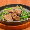 料理メニュー写真&nbsp;【鉄板でお届け】スタミナ抜群！素材の鮮度と旨味が際立つ「鉄板国産レバニラ炒め」
