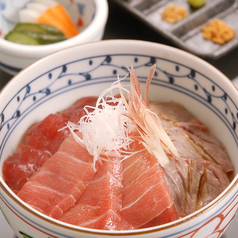 本まぐろ漬け丼(炙り赤身・赤身）