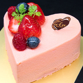 【アニバーサリーコースの選べるケーキ】ショッキングハート(12cm)…苺とシャンパンの２層のムースを淡いピンクホワイトチョコでコーティングした人気No.1ケーキです。
