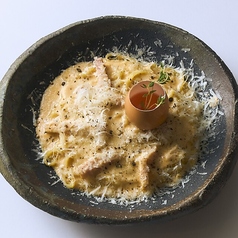 自家燻製ベーコンのカルボナーラ