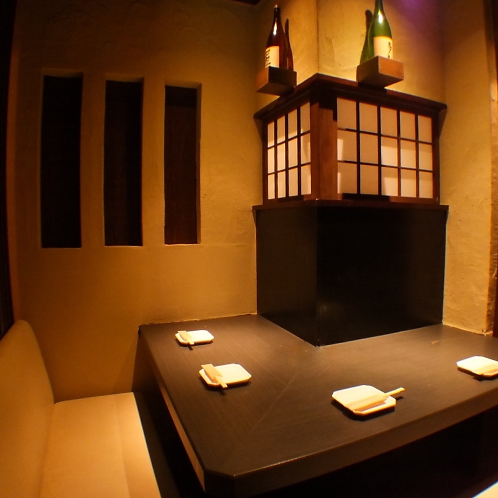 お洒落なカウンター席は人気のお席♪2名様用のペアシートもあり！