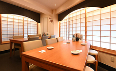 和テーブル席でゆっくりお寿司でもいかがですか。接待・同窓会・法事・仲間うちの定例会など、さまざまな利用シーンでご活用いただけます。